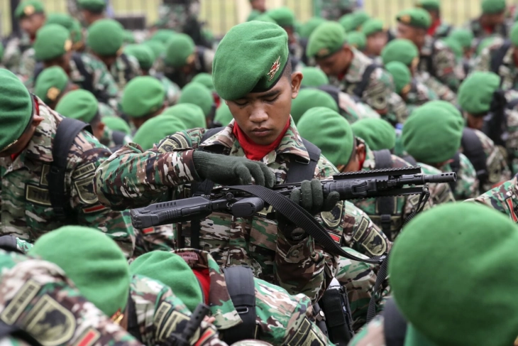 Индонезија вели дека подготвува 20.000 војници за евентуална мисија во Газа