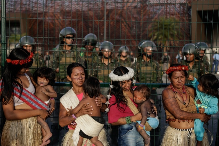 Демонстранти го блокираа главниот влез во зградата каде се одржува КОП30