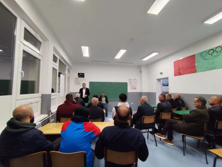 Градоначалникот Меља на средби со жители на неколку дебарски села