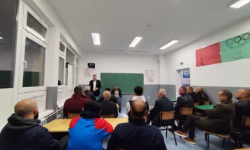 Градоначалникот Меља на средби со жители на неколку дебарски села