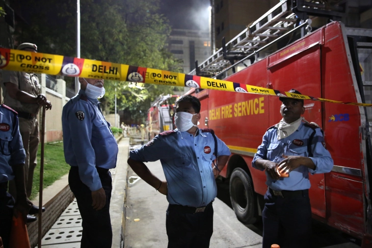 Најмалку седум луѓе загинаа при експлозија во полициска станица во Кашмир