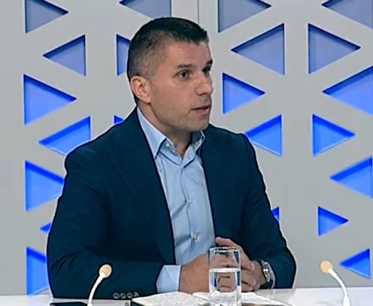 Николовски: Скандалот се продлабочува, Трипуновски доделил земјиште на ќерката на приведениот Стоилев