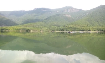 Рибочуварка на Тиквешко Езеро пријавила физички напад од сопружници 