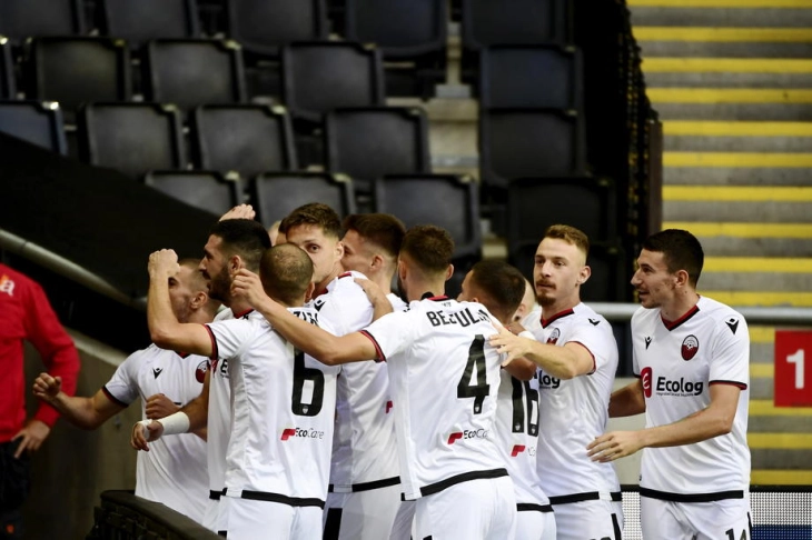 Shkëndija fiton me përmbysje duelin me Shkupin