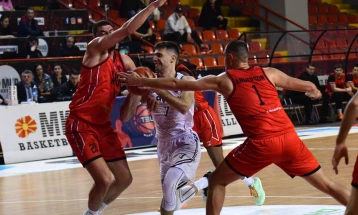 Маџари ја продолжи серијата на победи, Работнички ја прекина