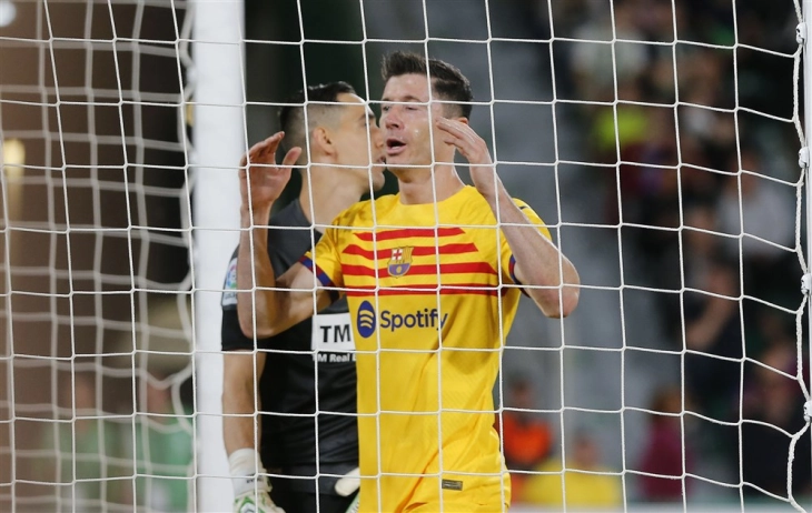 Барселона размислува да потпише врвен напаѓач кој ќе го замени Левандовски ова лето