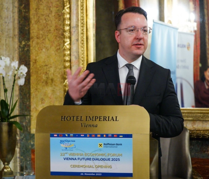 Nikolloski hapi Forumin ekonomik të Vjenës