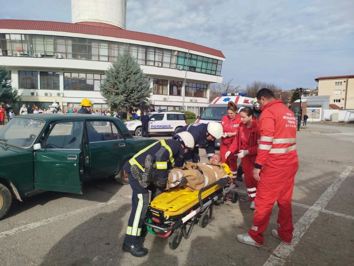 Во Делчево показна вежба по повод Светскиот ден на сеќавање на жртвите од сообраќајни незгоди 