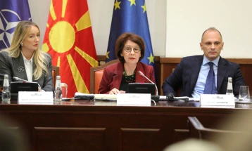 Сиљановска-Давкова: ЕУ немаше јасна стратегија за Балканот, доцнеше зад САД, а и денес преферира двојни стандарди 