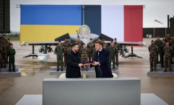 Зеленски потпиша договор за купување до 100 француски борбени авиони