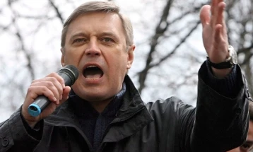 Поранешниот руски премиер Касјанов и економистот  Гуриев се најдоа на списокот на „екстремисти и терористи“