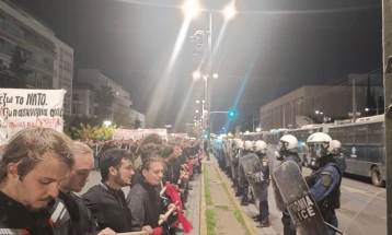 Со мирен и масовен марш во Атина одбележана 52- годишнината од студентскиот бунт против воената хунта