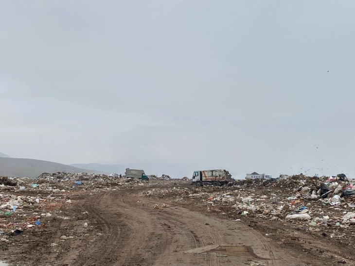 Опожарен камион на „Чистота и Зеленило“ на депонијата Краста во Куманово