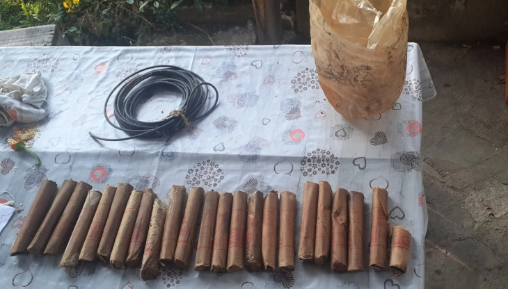 Кавадарчанка при реновирање во домот пронашла 55 неексплодирани детонаторски каписли