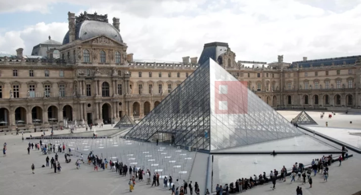 Поради нестабилен под, „Лувр“ ги затвори просториите на јужното крило