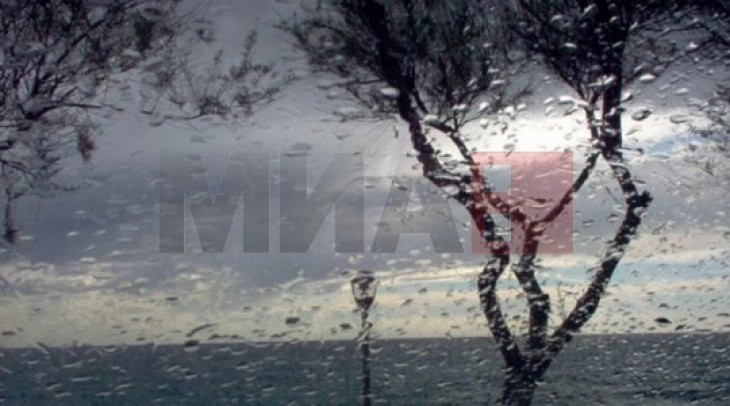 DPHM njofton reshje më të rrëmbyeshme, veçanërisht gjatë natës dhe kushte për stuhi me erë të fortë