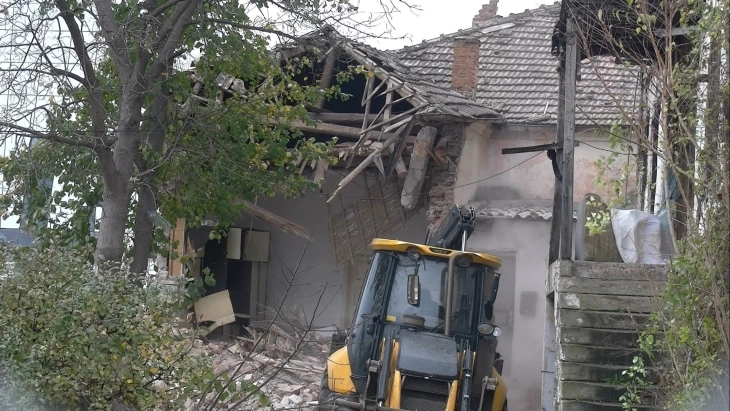 Се уриваат старите објекти во центарот и кај старото штипско Нервно одделение