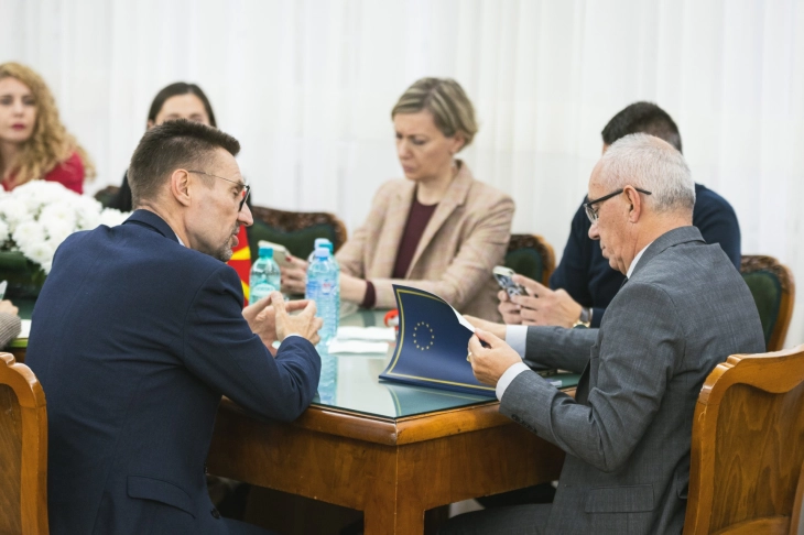 Заменик амбасадорот Бен Нупнау ја посети Општина Битола