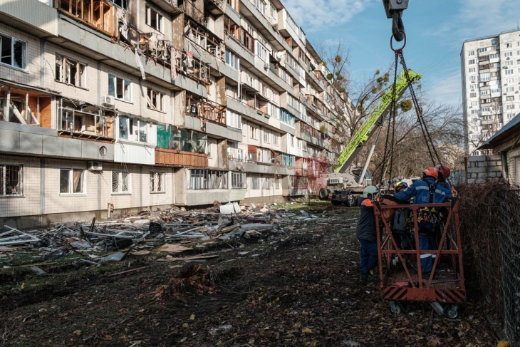 Најмалку 16 загинати и повеќе повредени во руски напад врз Тернопил, Украина