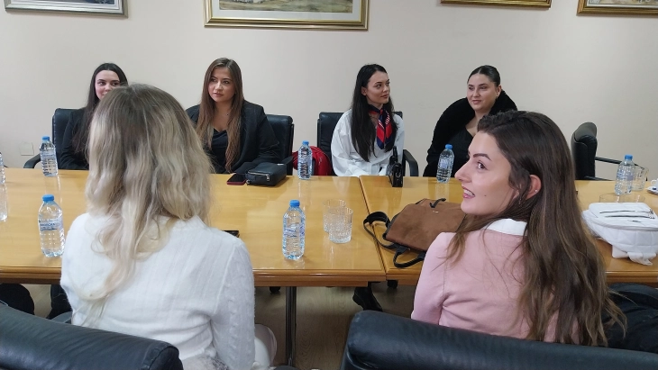 Девет студенти од штипскиот Универзитет почнуваат со практична настава во Општина Штип