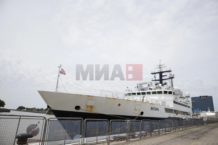 Хили: Руски шпионски брод насочил ласери кон британски воени пилоти