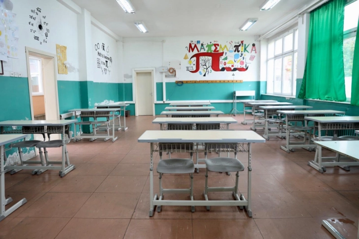 Општина Чаир почна со опремување на училиштата со нов инвентар