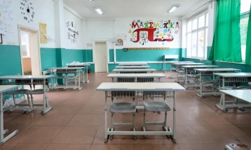 Општина Чаир почна со опремување на училиштата со нов инвентар