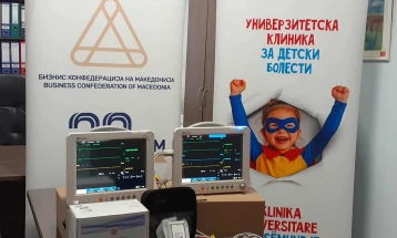 Donacion prej dy monitorë pacientësh edhe një inhalator mori Klinika e Fëmijëve