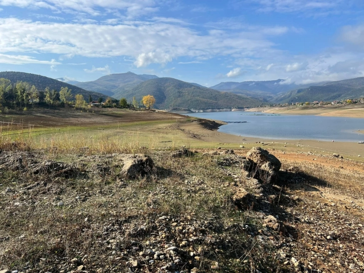 Намалено нивото на Тиквешкото Езеро, жителите бараат мерки за надминување на неповолната состојба