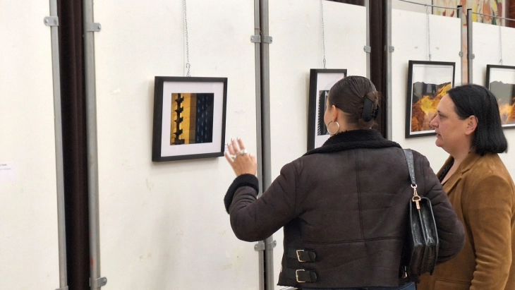 Годишна изложба на фотографии на членовите на фото група Чкрап!-Тетово