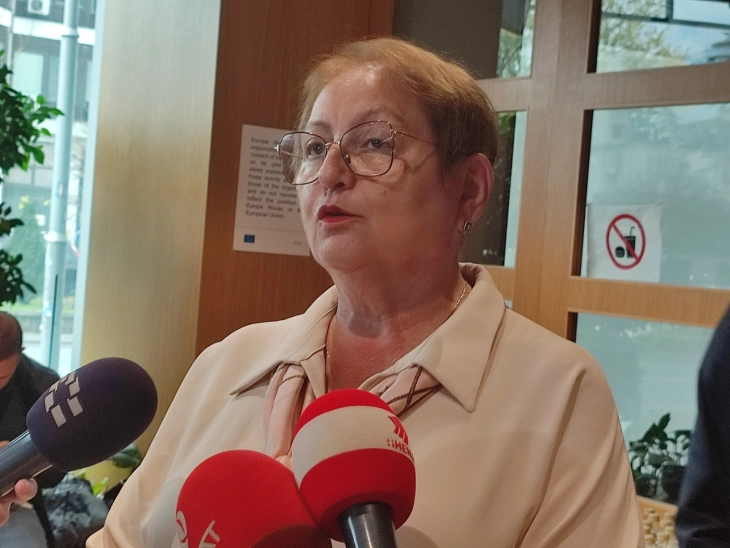 Јаневска: Ваучери за е-уреди се наменети само за студенти на додипломски студии