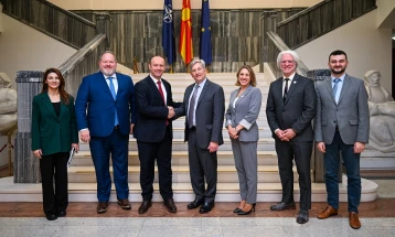 Гаши оствари средба со делегација од НДИ