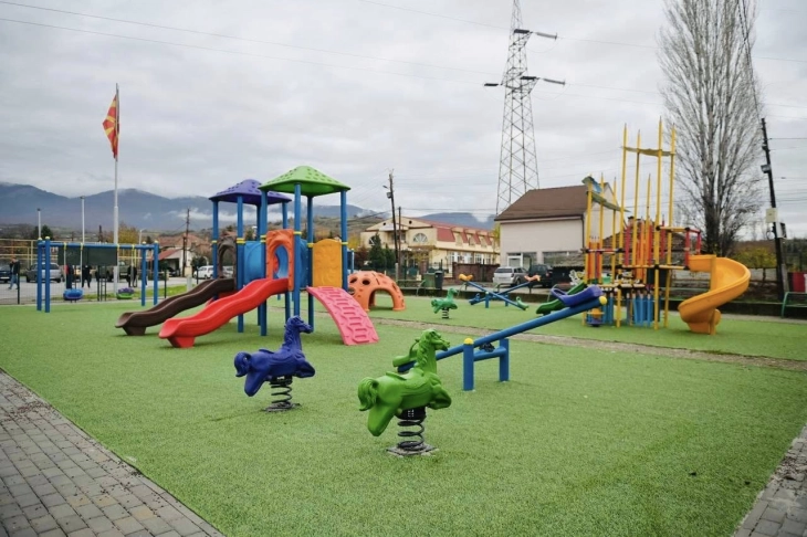 Ново детско игралиште и реконструиран плоштад во Бутел