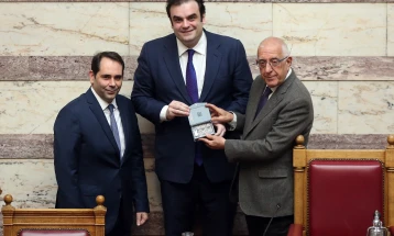 Во грчкиот Парламент доставен буџетот за 2026 година – предвидува раст од 2,4 отсто