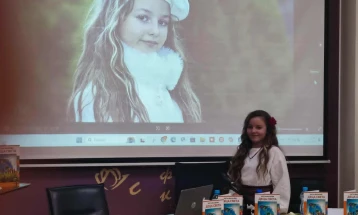 Во Белград претставена книга на Катја Василев, млада поетеса која ја донираше својата стихозбирка за повредените во трагичниот настан во Кочани во март