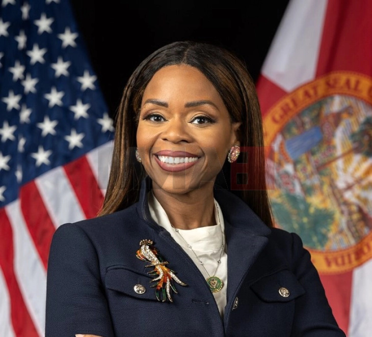 Скандал во САД: Демократска конгресменка и нејзиниот брат обвинети за проневера и перење пари од ФЕМА