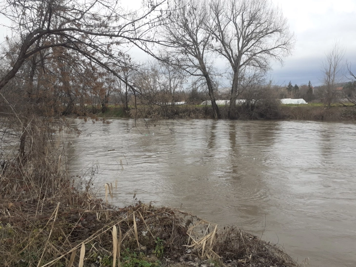 ЦУК: Во последното деноноќие на повеќе локации во државата се регистрирани зголемувања на водостоите на реките, како и одредени  излевања