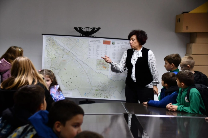 Ученици учат за локалната самоуправа директно од градоначалничката Стаменкоска Трајкоска