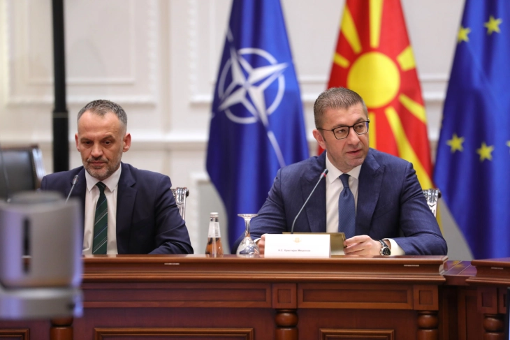 Mickoski me rastin e Ditës së Alfabetit të gjuhës shqipe: Suksesi është projekti ynë i përbashkët, çdo qytetar ka vend të barabartë, vlerë të barabartë dhe mundësi të barabarta