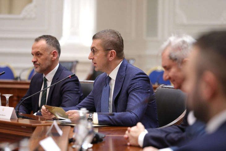 Мицкоски по повод Денот на албанската азбука: Успехот е наш заеднички проект, секој граѓанин има еднакво место, вредност и можност