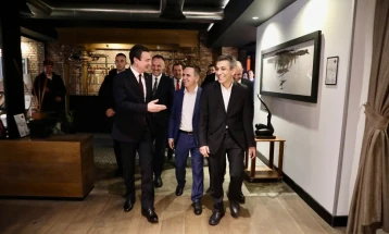 VLEN: Në Ditën e Alfabetit, bashkë me Kurtin për gjuhën, shqiptarët dhe të ardhmen tonë!