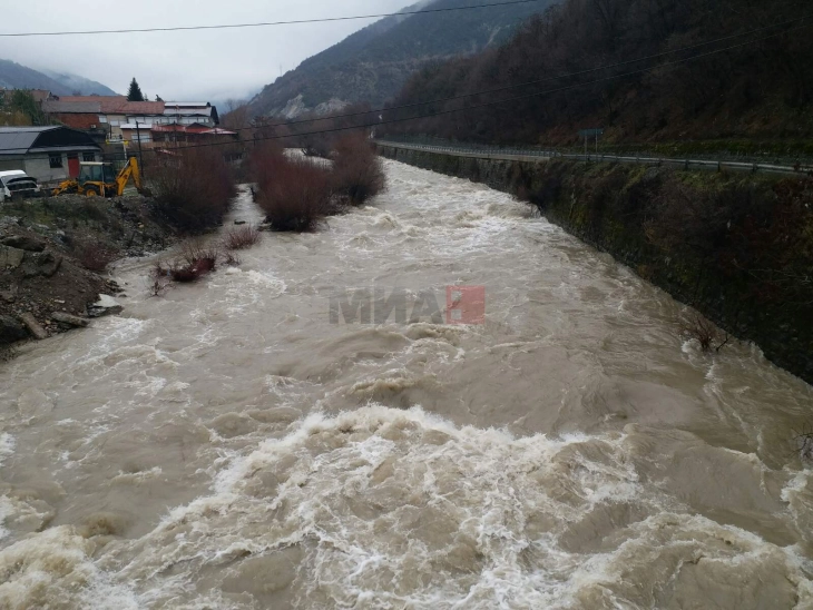 УХМР: Зголемен водостостојот на реките