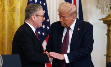 Трамп и Стармер се согласија да работат заедно за мир во Украина