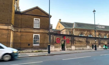 Туристи жртви на ВИ-измама за „божиќен базар“ пред Бакингемската палата