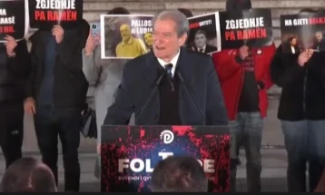 Бериша со нов протест пред владата: Поддржани сме од целиот свет во борбата против злото