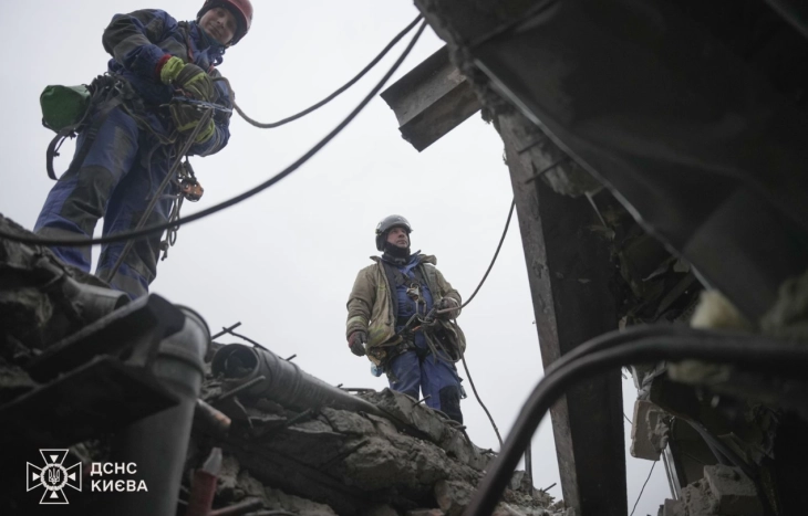 Руските напади убија најмалку шест лица во украинскиот главен град преку ноќ, велат властите