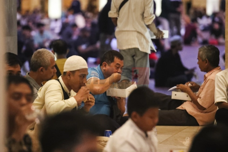 Џакарта забрани продажба на месо од мачки, кучиња и лилјаци поради ризик од беснило