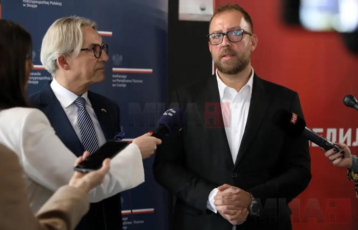 Љутков: Работиме со интензивно темпо во инвестирањето во установите од културата