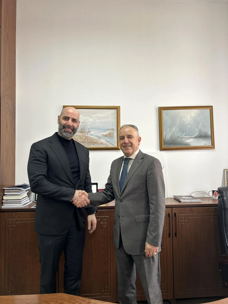 Средба на градоначалникут Ќура со директорот на ТАВ Македонија Курт