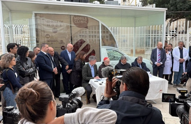 Papamobili i Papa Françeskut është shndërruar në klinikë mobile për fëmijët në Gazë